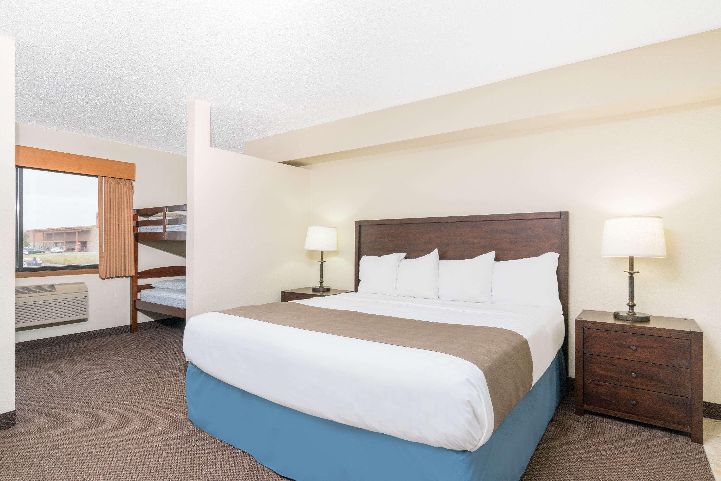 Days Inn & Suites By Wyndham Baxter Brainerd Area Exterior foto