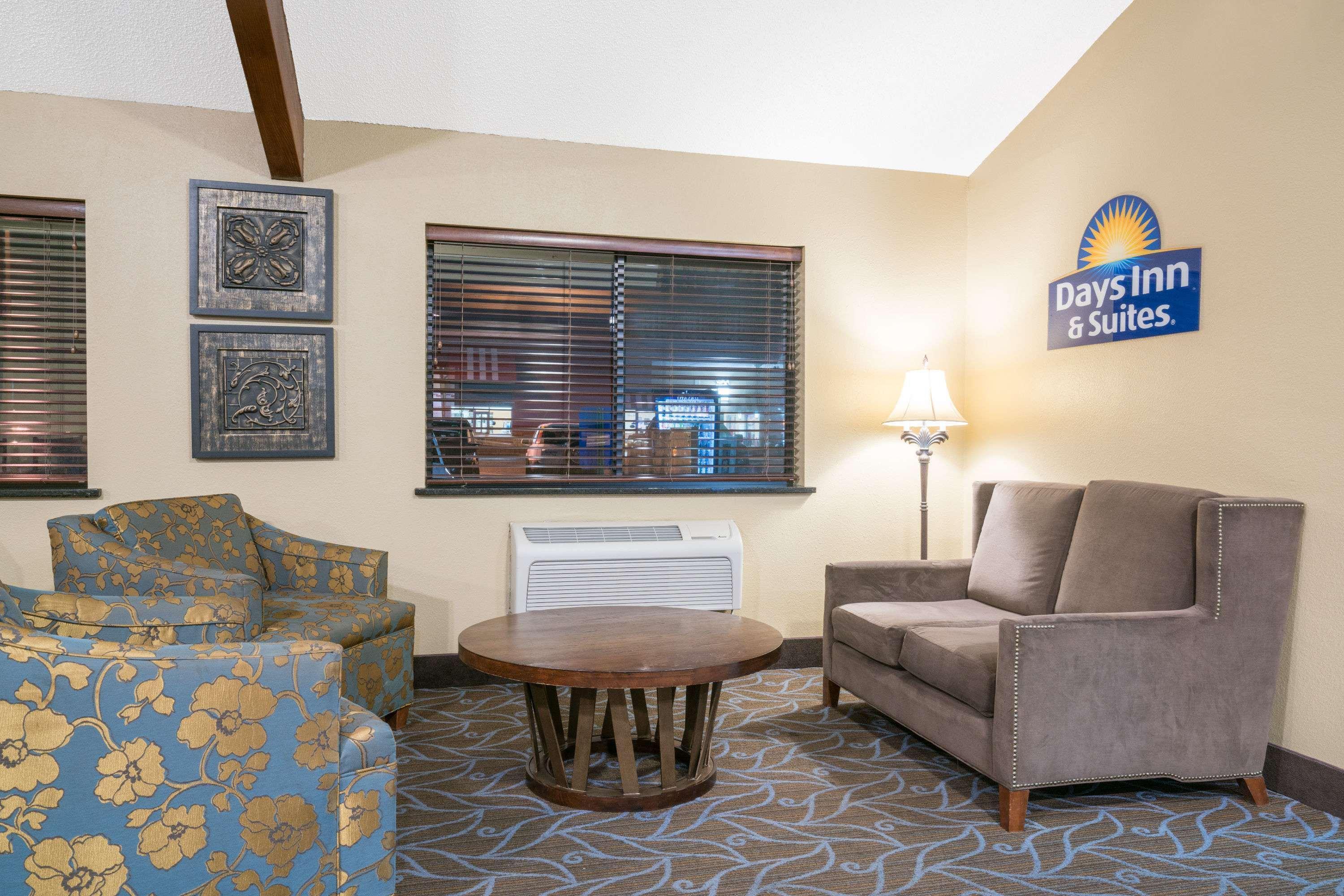 Days Inn & Suites By Wyndham Baxter Brainerd Area Exterior foto