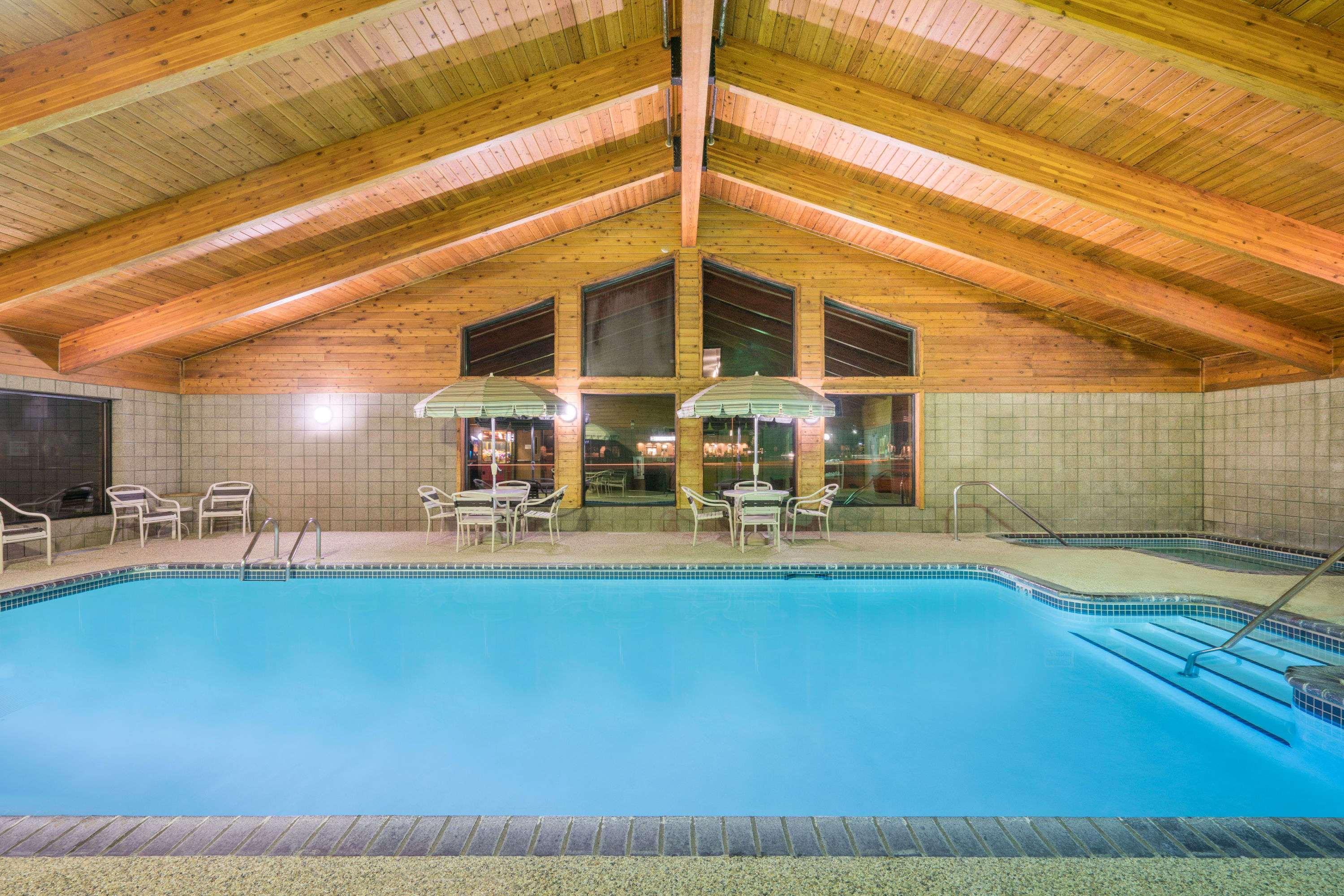 Days Inn & Suites By Wyndham Baxter Brainerd Area Exterior foto