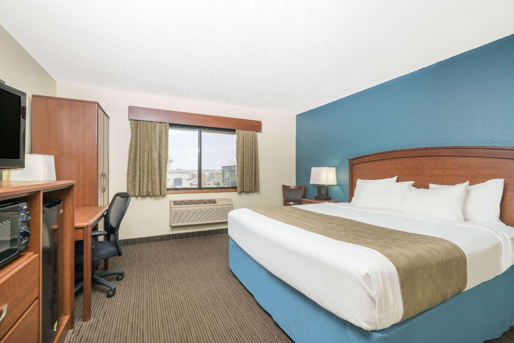 Days Inn & Suites By Wyndham Baxter Brainerd Area Exterior foto